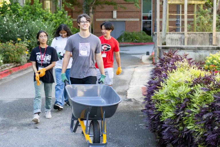 Nearly 500 UGA students volunteer in the Athens community